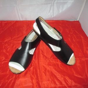 naturalizer scout flat sandals